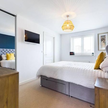 Chic City Centre Apartment With Allocated Parking Swansea Eksteriør billede