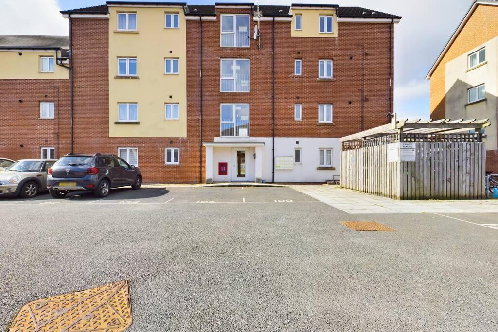 Chic City Centre Apartment With Allocated Parking Swansea Eksteriør billede