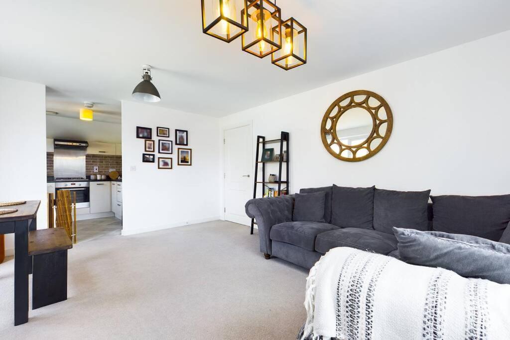 Chic City Centre Apartment With Allocated Parking Swansea Eksteriør billede
