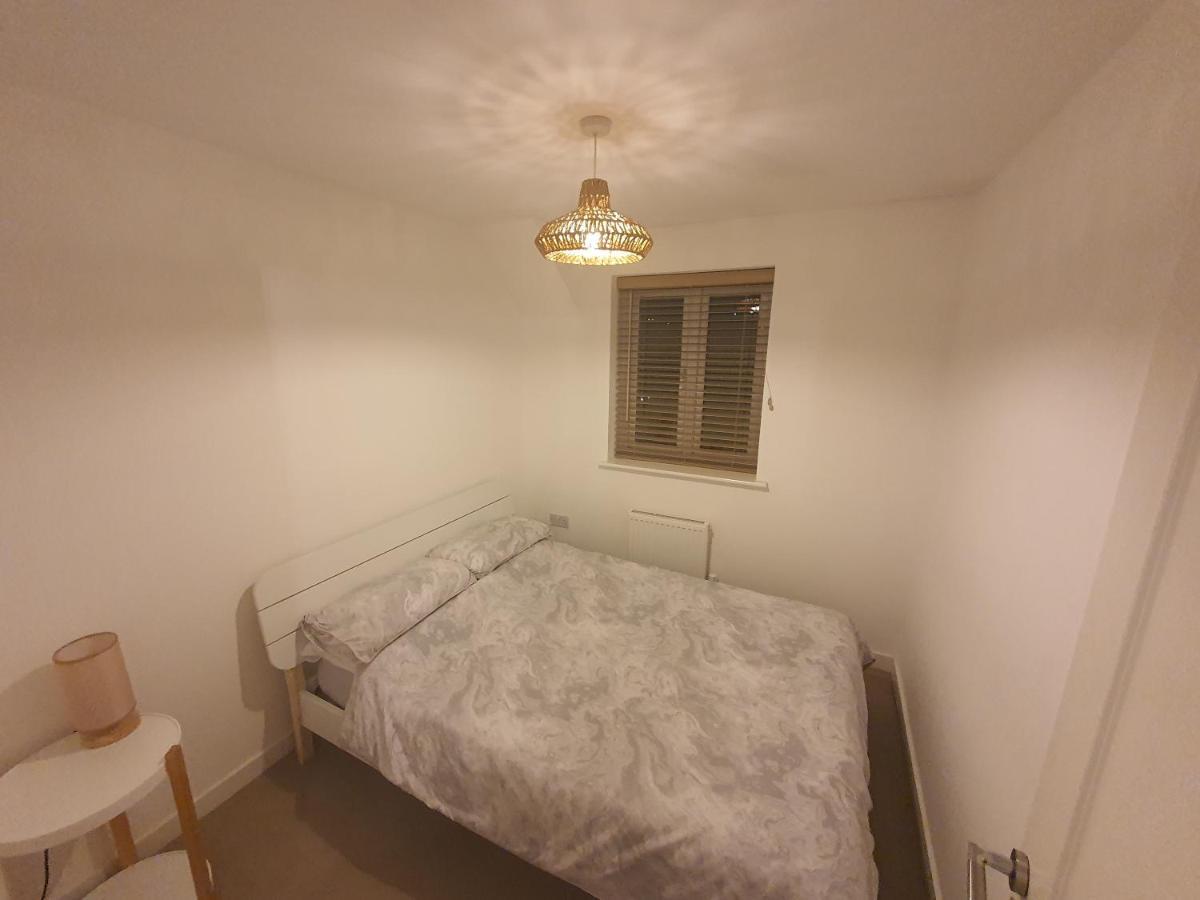 Chic City Centre Apartment With Allocated Parking Swansea Eksteriør billede